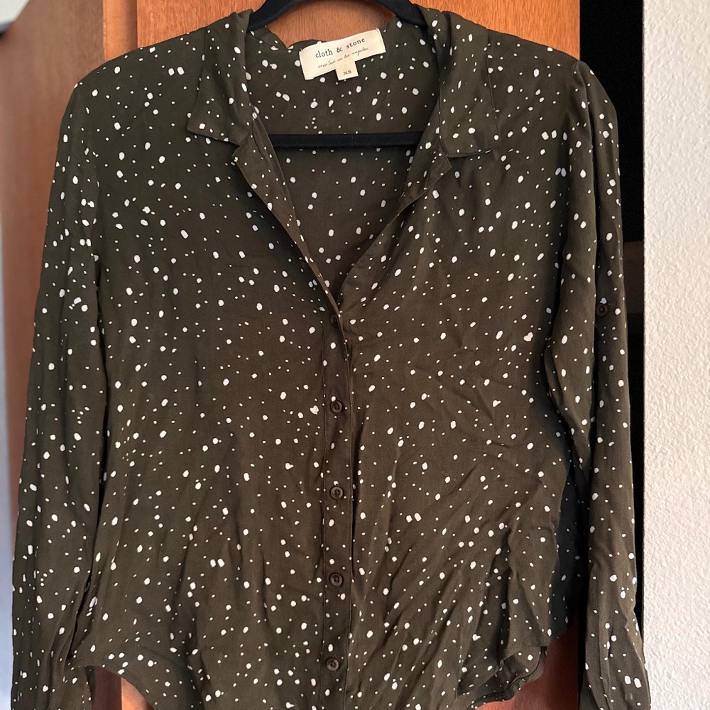 Cloth & Stone Hunter-Geeen Polka Dot Blouse